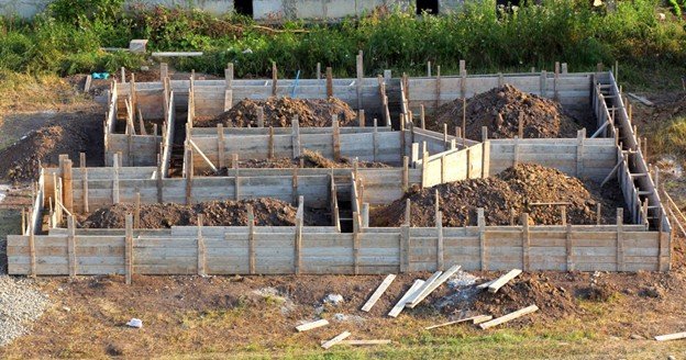 Reinforced concrete foundation slab pour